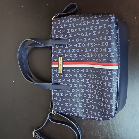 Tommy Hilfiger purse - Picture 3 of 12